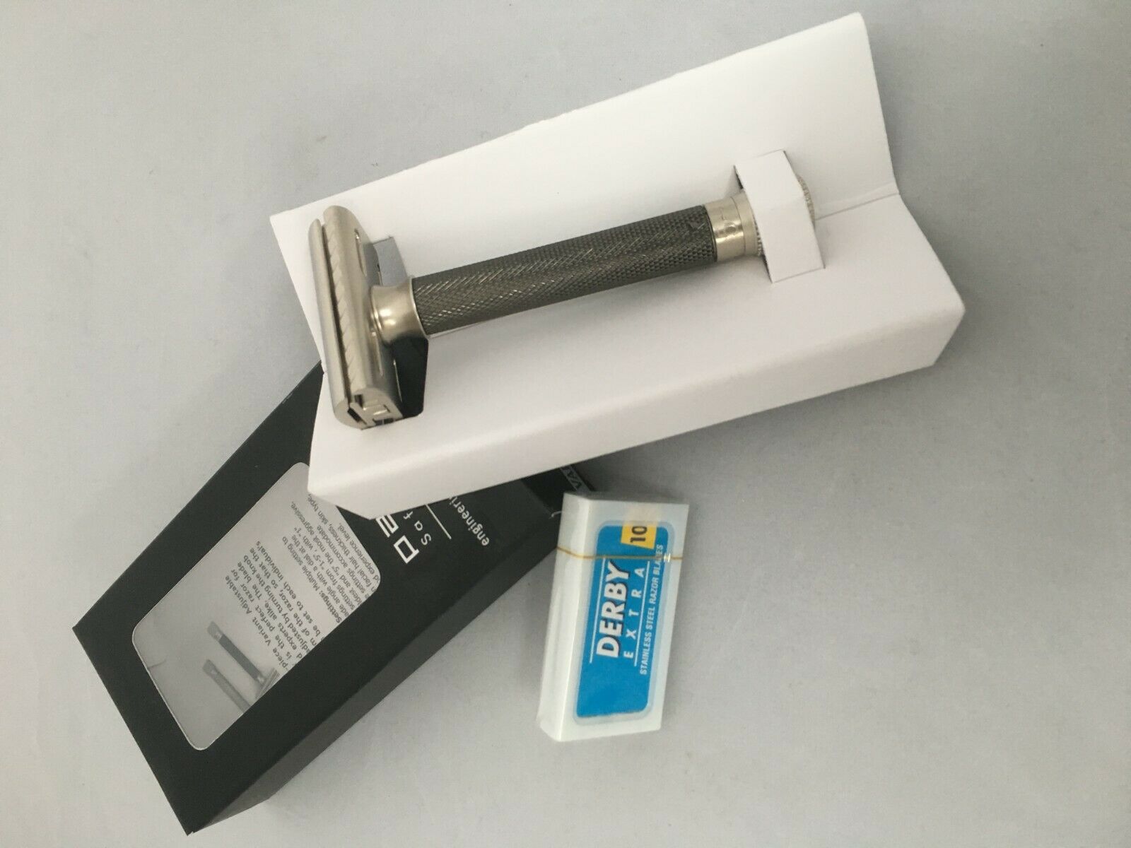 Parker Var-Gr Adjustable Safety Razor-Graphite Coloured Handle - 10 Derby Free Blades